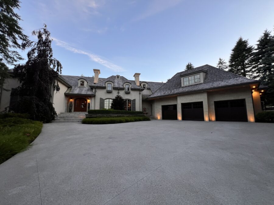 Greystone Manor luxury estate at 10090 Pineview Trail in Campbellville, Ontario – custom-built by Jay Robinson and listed by Roberto Ficzere, top Oakville and Milton real estate broker